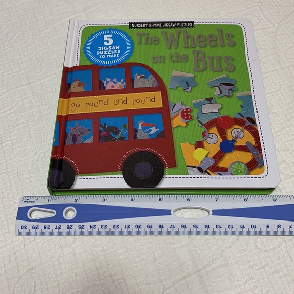 Jigsaw Puzzles in a Board Book “Wheels on the Bus” - Picture 8 of 12